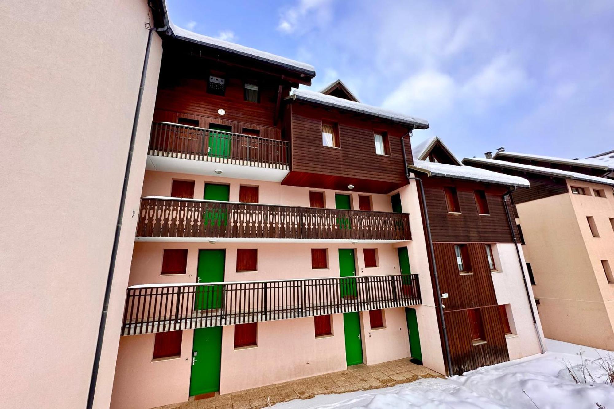 Casa-Amelie Terrace With View And Parking Appartement Vars  Buitenkant foto